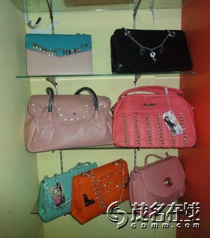 低价出售各类时尚手提包与<em>文胸</em>,<em>茂名</em>市区内免