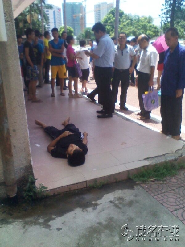 学生压力大还是 学校问题?水东中学 学生跳楼