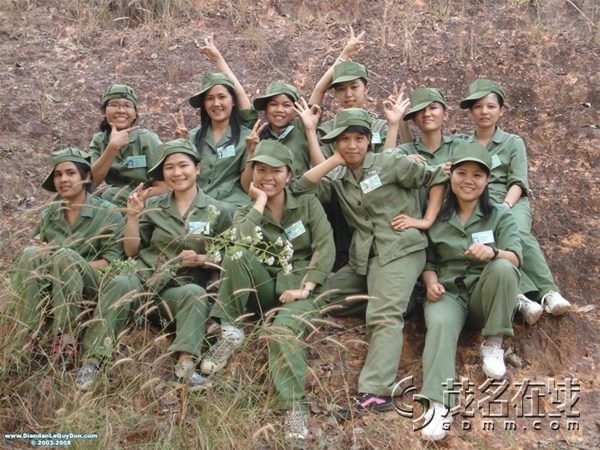 实拍女学生真实<em>军训</em>生活 - 【街拍茂名】 - 茂名