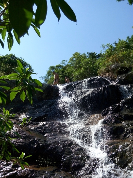 [民生百态] 游浮山岭拾趣-----大风车的秘密.高山裸泳.