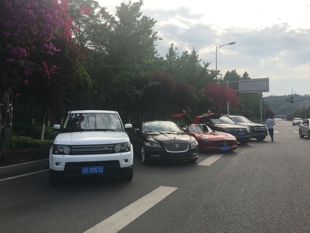 教你们一个赚钱的方法:朋友圈我发车,你就负责