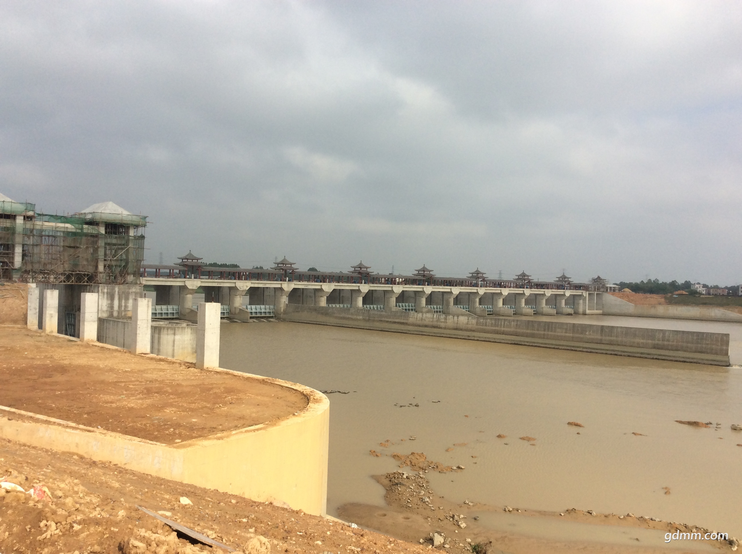 廉江的鹤地水库排水闸都没有鉴江高岭拦河闸大气,西江流域管理局投资