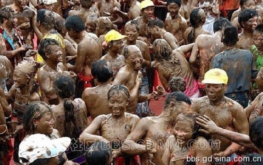 惊暴:云南彝族摸奶节,<em>女人</em>奶子可以随便摸。