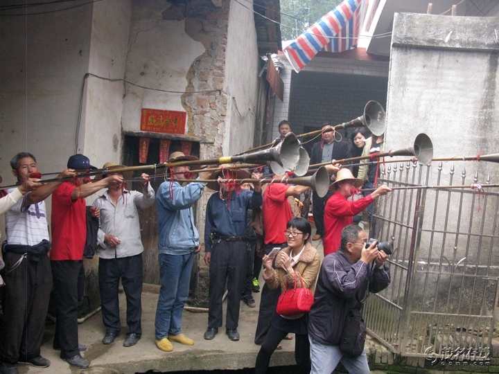 Ƭ 098.jpg