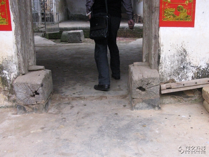 Ƭ 037.jpg