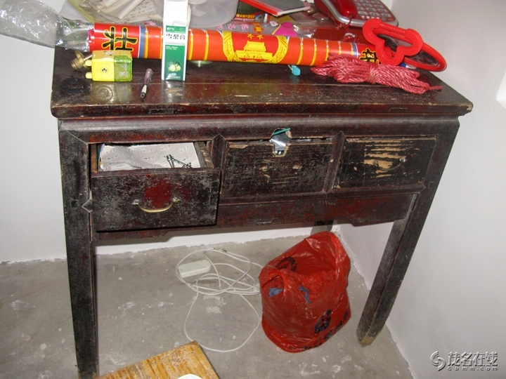 Ƭ 048.jpg