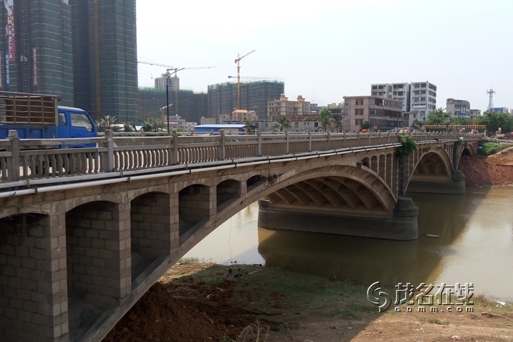 P50402-105910.jpg