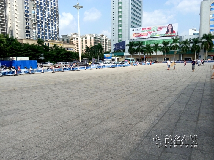 P50928-145025.jpg