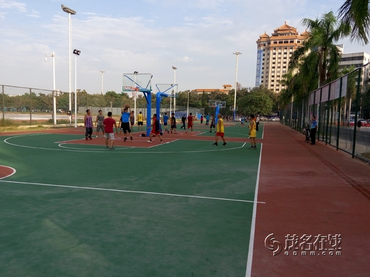 P51110-081359.jpg