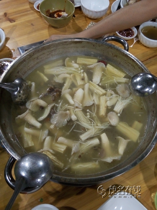 P51110-185536.jpg