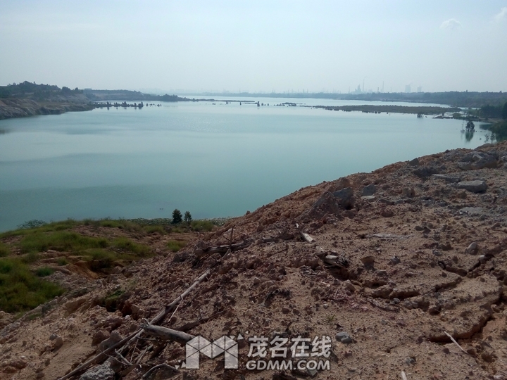 P61117-101609.jpg