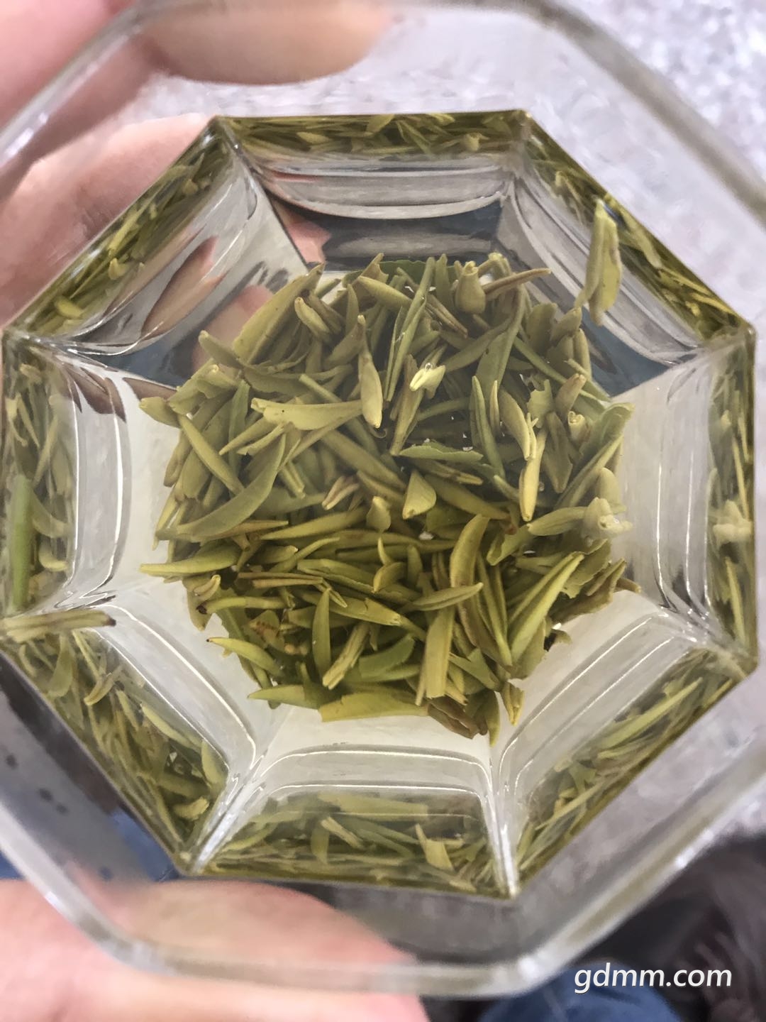 同一种茶一个叫金坛雀舌一个叫金坛红,金坛雀舌嫩芽发酵而成