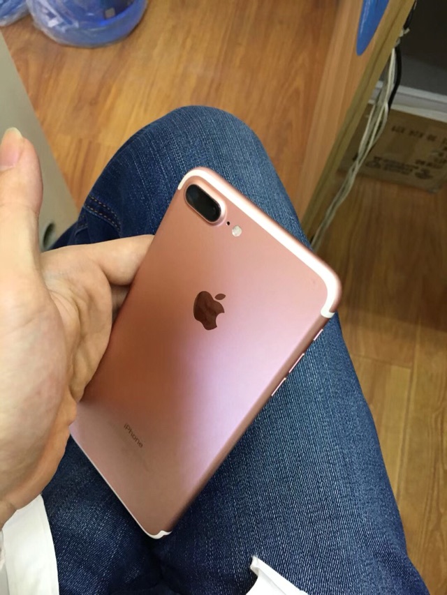 国行iphone7p 128g 玫瑰金色 保修到明年的7月 .