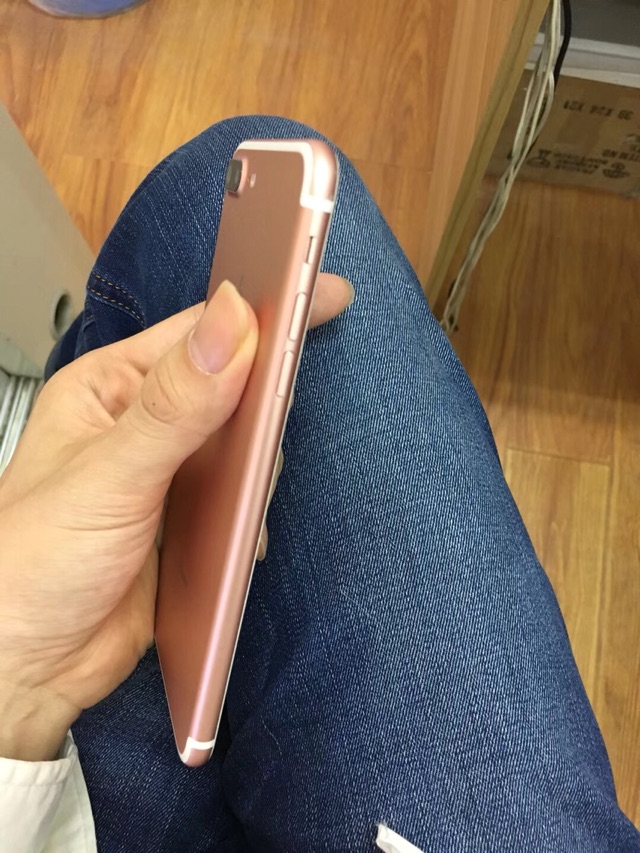 国行iphone7p 128g 玫瑰金色 保修到明年的7月 .