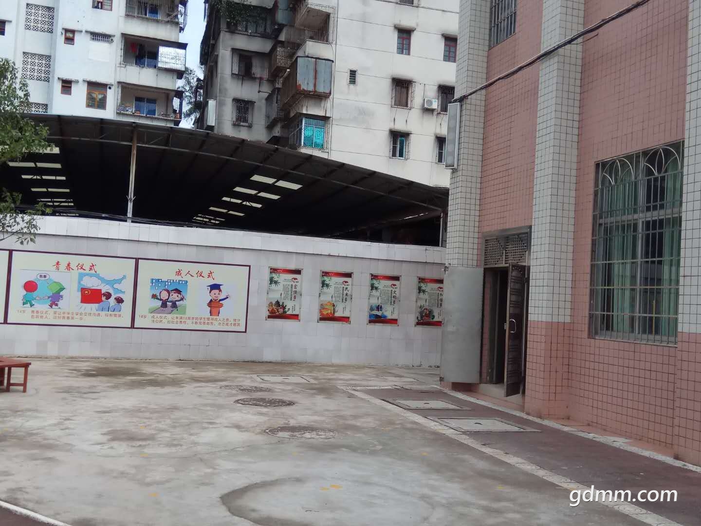 ѧУٳһǽ֮¾ά޳