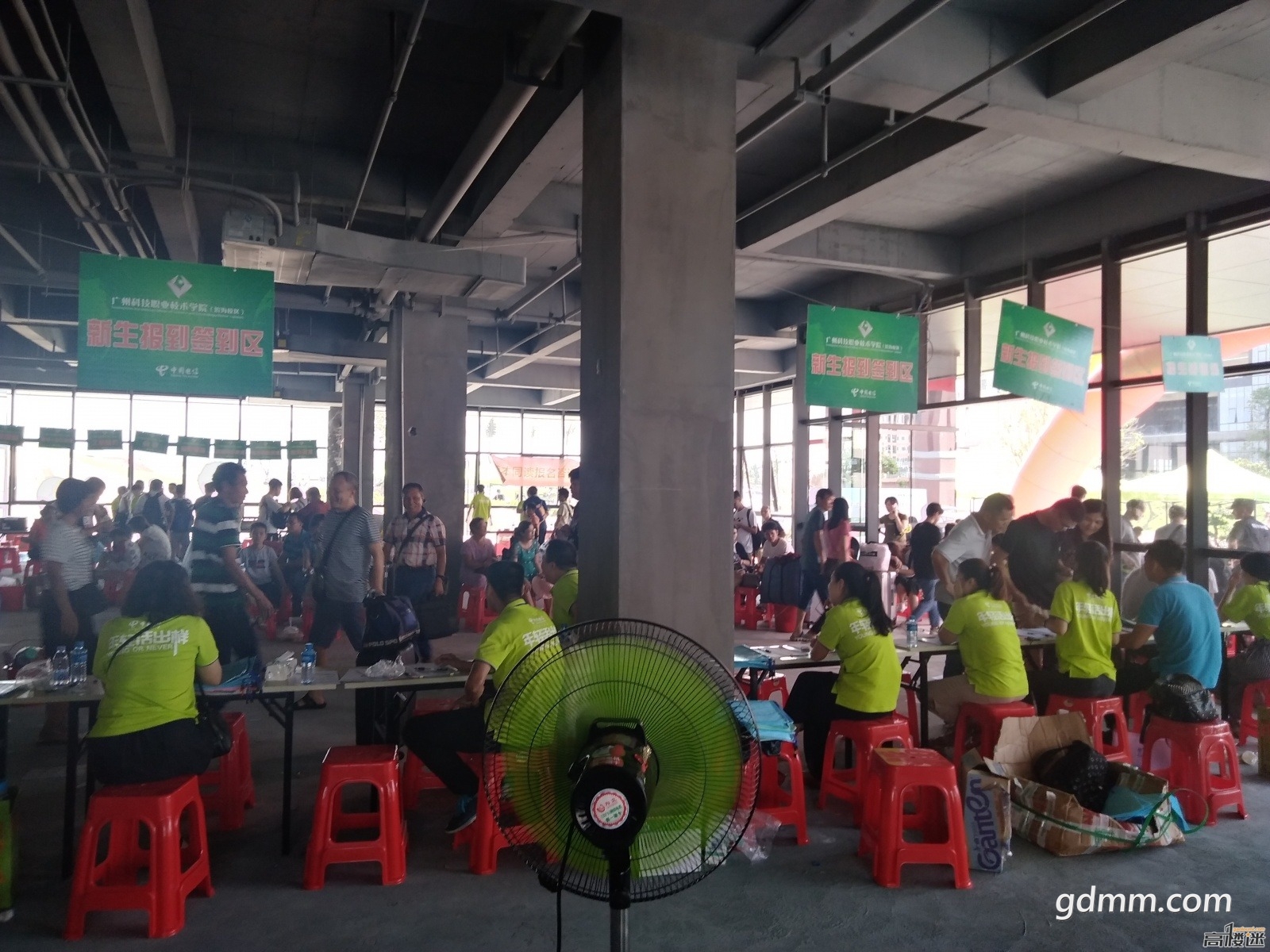 212650shevqooz2q2ghho2.jpg