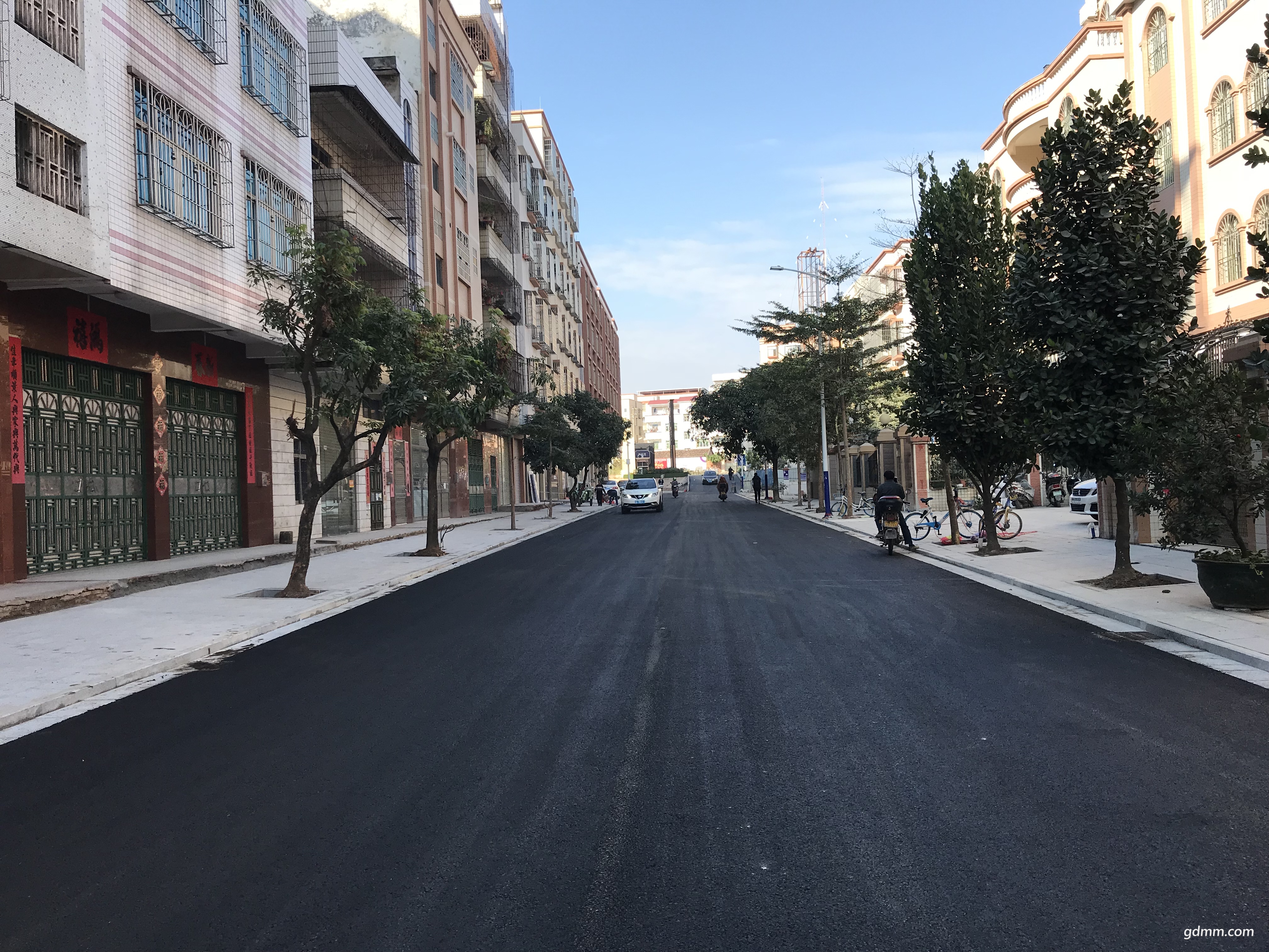 开发区站南街道变成沥青路了?