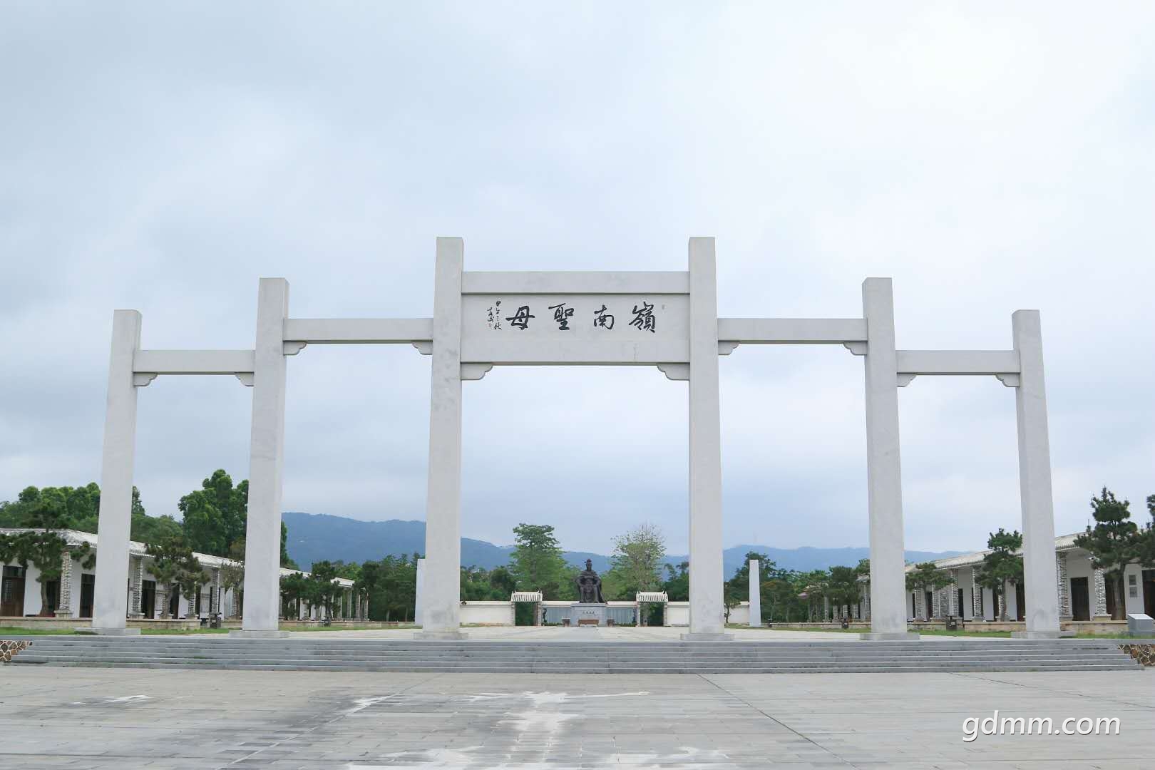 看到朋友发的春天里在冼太故里摄影