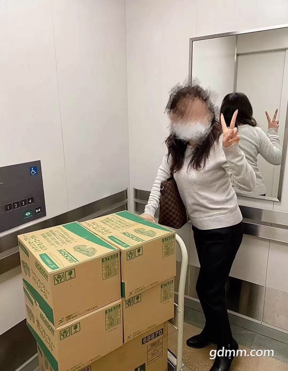 FiM98T0QHxyAO6p8K6z12nGp5jy-.jpg