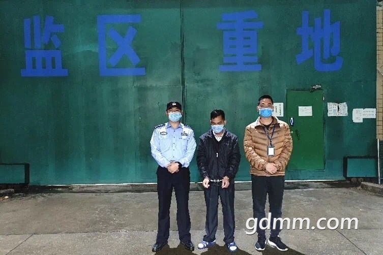 FqnH_-pWWzok_X910A55hlO0mulj.jpg