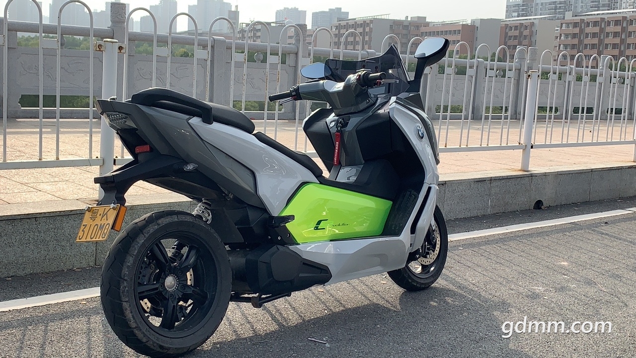 front1_FsDy7jVw9A0rEomt-z60aogv62ko.jpg