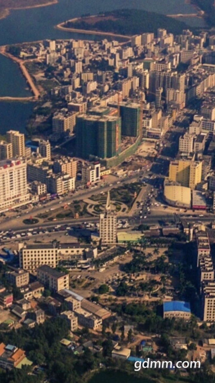 front1_FqtiJa2Mm7FBYYl_ADrNrGXr5bjL.jpg
