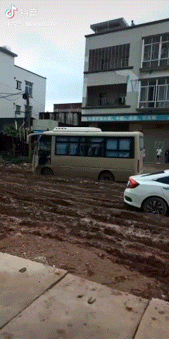 235904gbq00b7e6raebb6z.gif