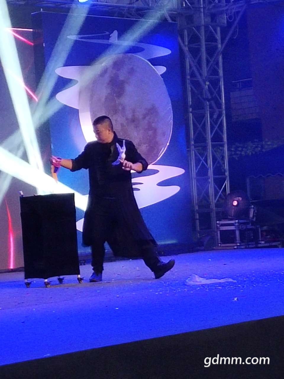 front2_0_FvpKfID5NZqYZ-MBHh0zyUriMyAI.jpg