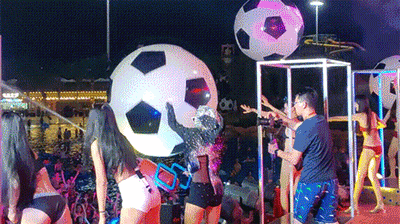 front2_0_FkgLf41EkLKRutAT_5aDRGcOTsYz.gif