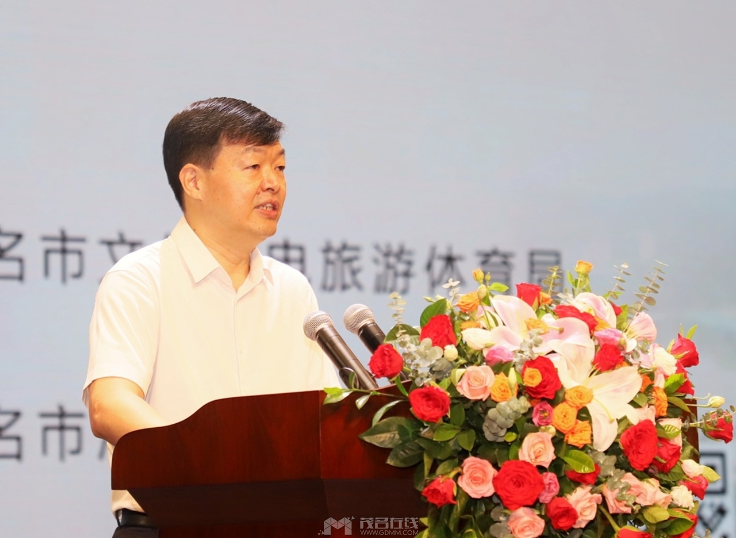 154108y8ip2mi362x0nf99.jpg