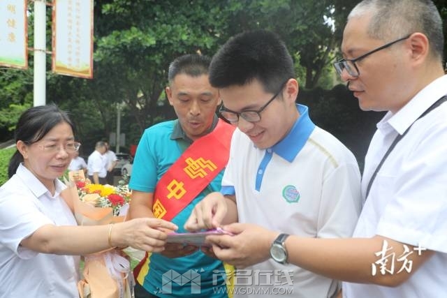 f8c31796a3d8454f9a50d00cb9c0dc1d_batchwm.jpg